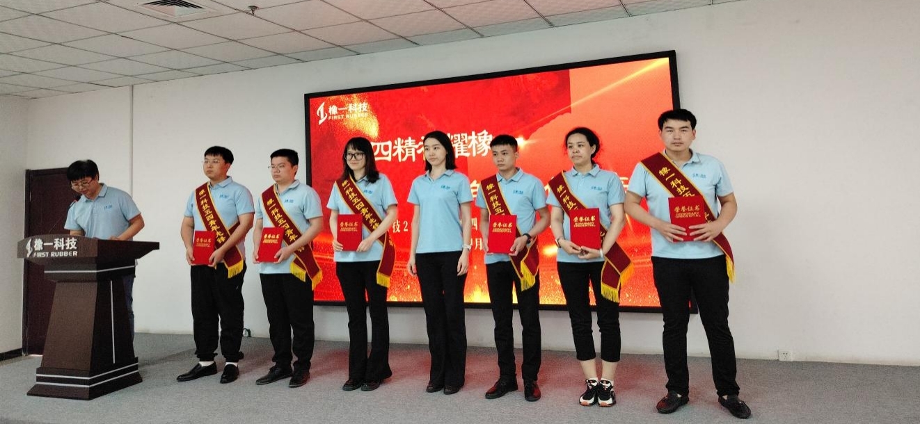 五四表彰1.jpg